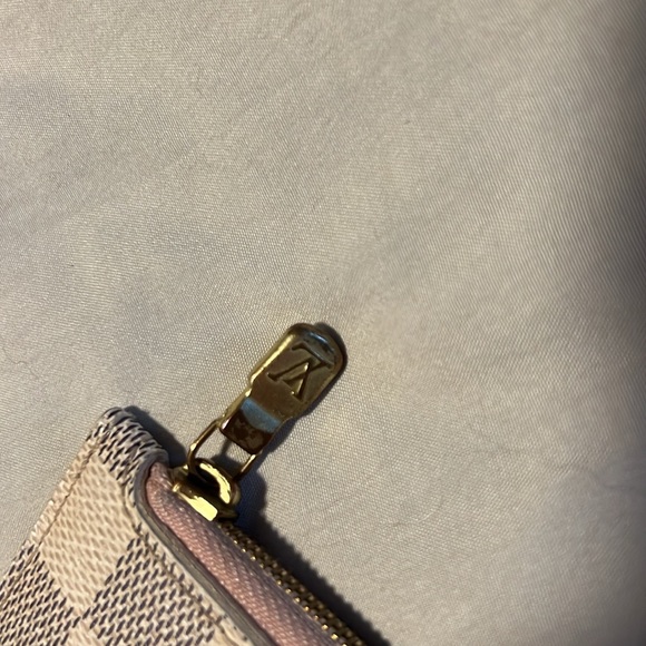 Louis Vuitton Neverfull Wristlet - Picture 2 of 9